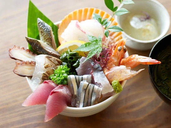 てんこ盛り海鮮丼（イメージ）