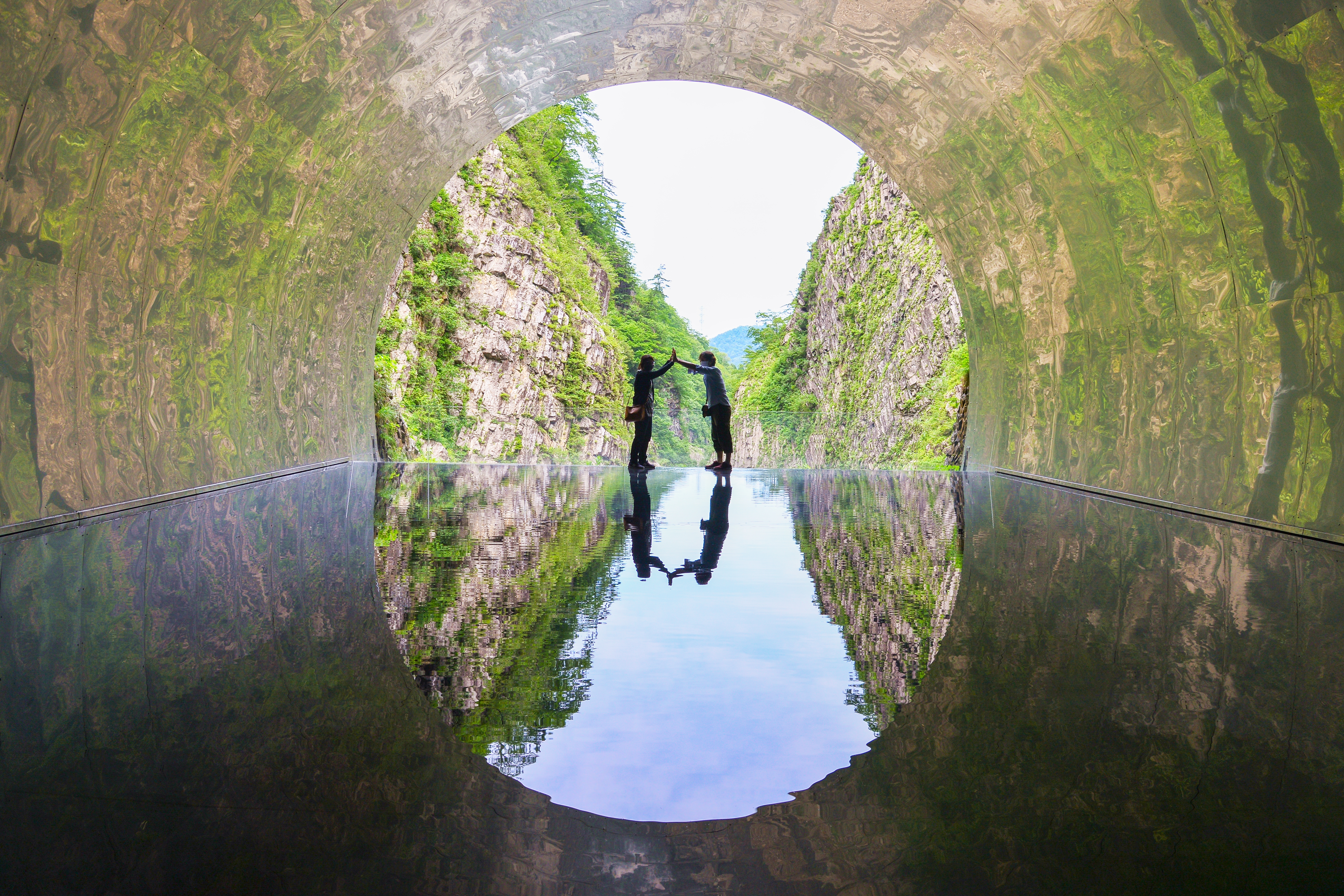 清津峡トンネル（イメージ）